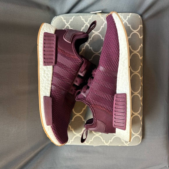 Adidas NMD R1 ”Maroon / Gum” - Picture 6 of 13